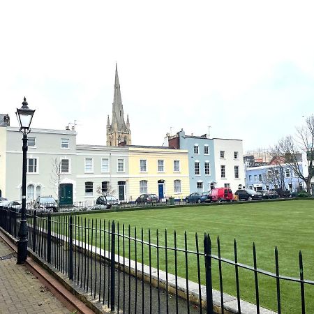 Am Living - Cheltenham Town Centre - St Georges Square المظهر الخارجي الصورة