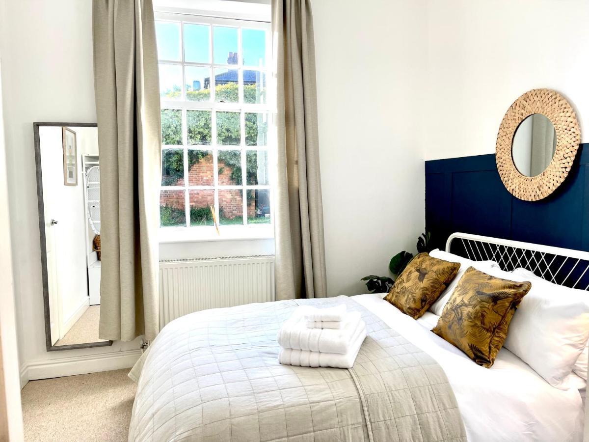 Am Living - Cheltenham Town Centre - St Georges Square المظهر الخارجي الصورة