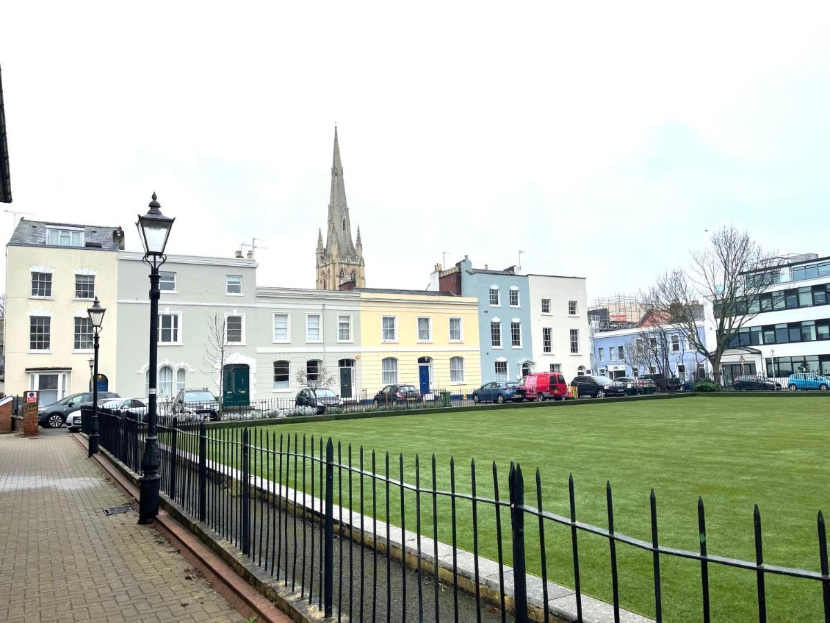 Am Living - Cheltenham Town Centre - St Georges Square المظهر الخارجي الصورة