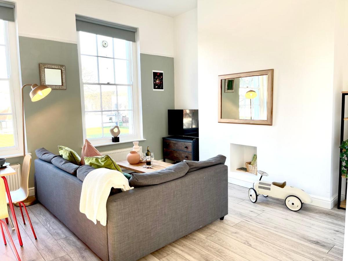 Am Living - Cheltenham Town Centre - St Georges Square المظهر الخارجي الصورة